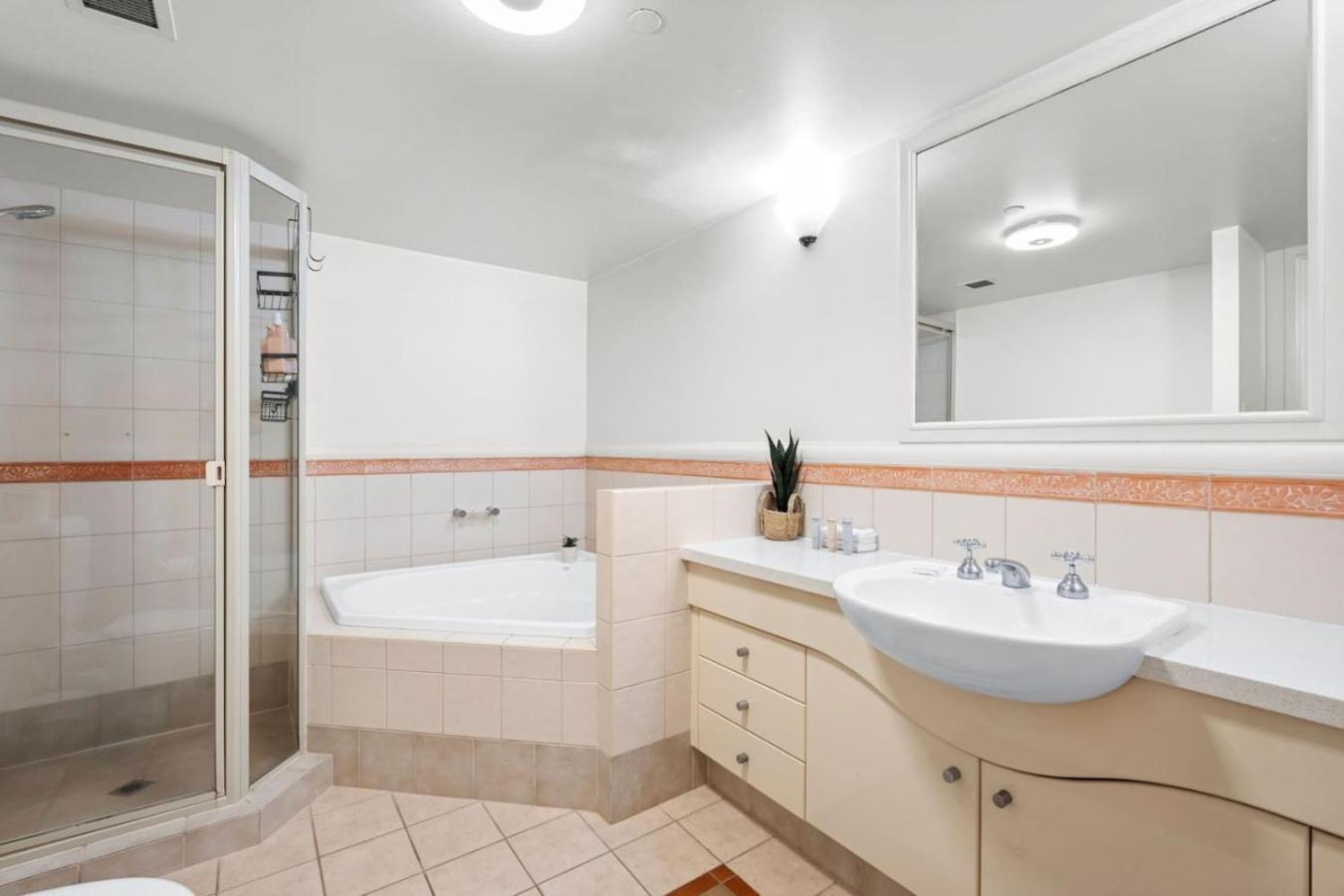 Apartment Palm View Getaway With Ocean Views - Mantra