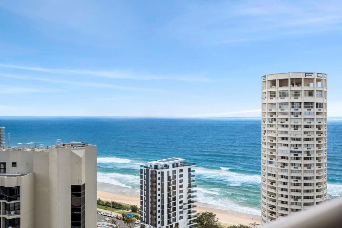 Palm View Getaway With Ocean Views - Mantra Apartment