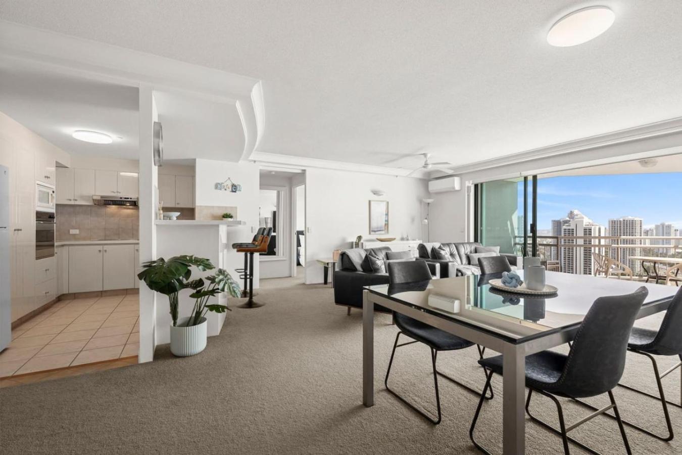 Apartment Palm View Getaway With Ocean Views - Mantra Gold Coast