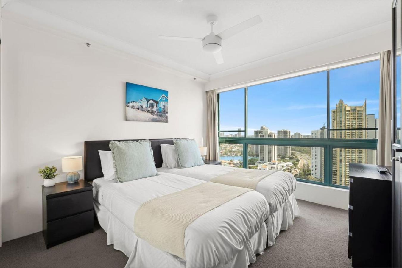 Palm View Getaway With Ocean Views - Mantra Apartment *