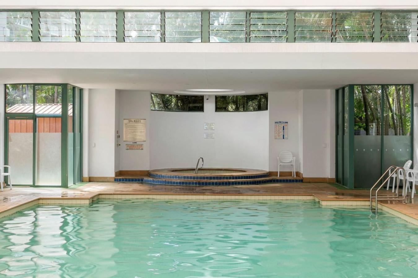 Palm View Getaway With Ocean Views - Mantra Apartment Gold Coast